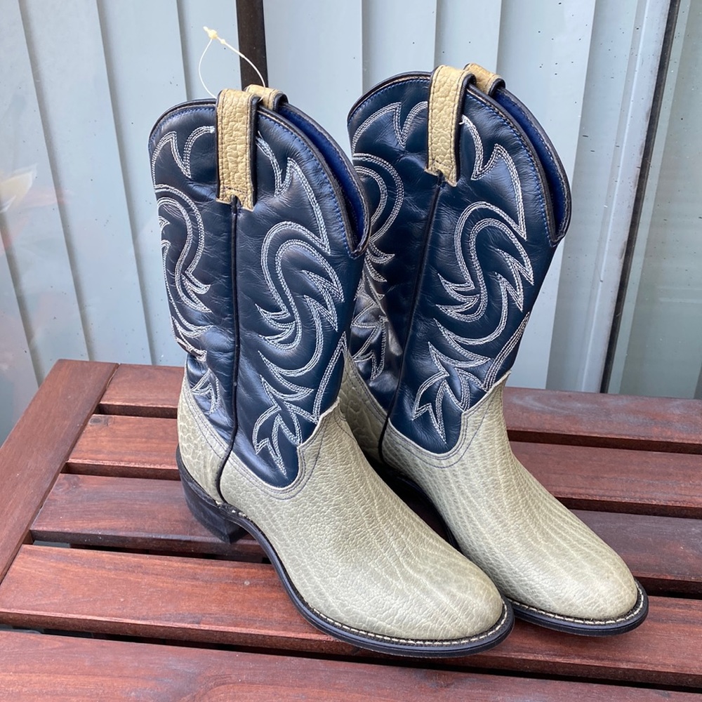 Wrangler women’s vintage western boots, gray/navy upper, size 6 1/2 m.